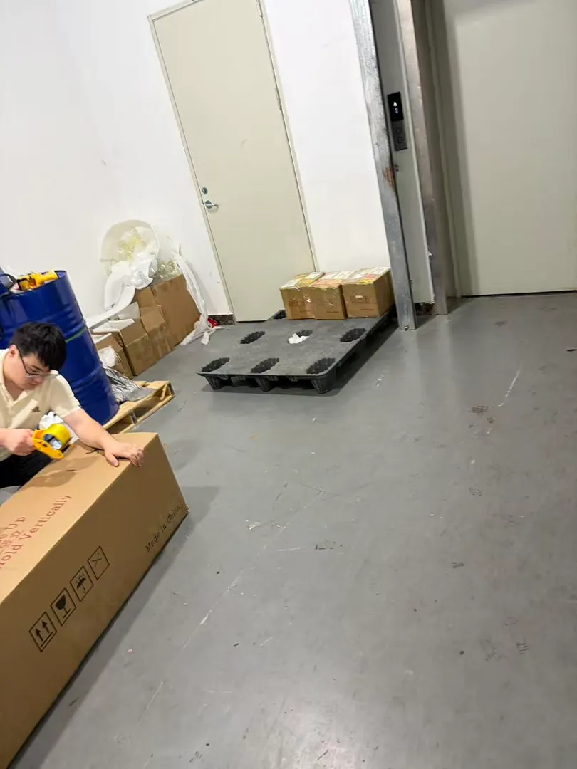 Photo of uneedoll factory staff packing parcels